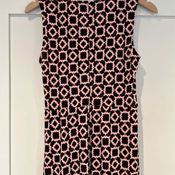 Faux-wrap dress with geometric pattern - Picture 5 of 5